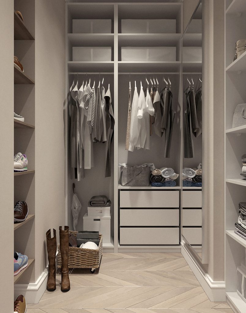 Voorbeeld van een netjes georganiseerde en opgeruimde kast met goed gesorteerde kleding, schoenen en accessoires