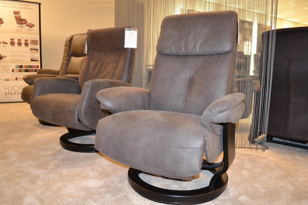 Uitgebreid assortiment comfort van de relaxstoelen met moderne en klassieke modellen in showroom Pluijm Meijel