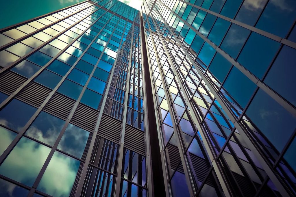 Visualisatie van do's en don'ts voor dubbel glas selectie met focus op isolatie en energiebesparing