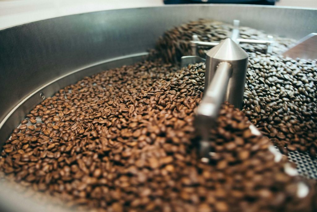 Vers gebrande koffiebonen met rijke aromatische kleur van Eddy's Coffee