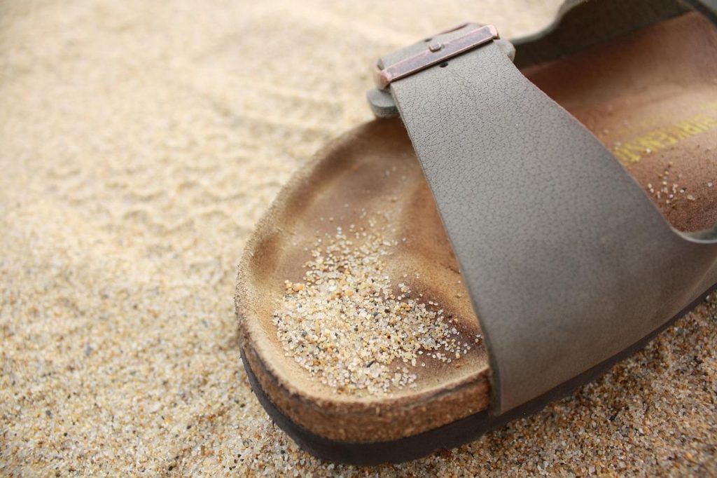 Strandsandalen: comfort en stijl voor minder met FitFlop en Birkenstock sale bij To Be Dressed