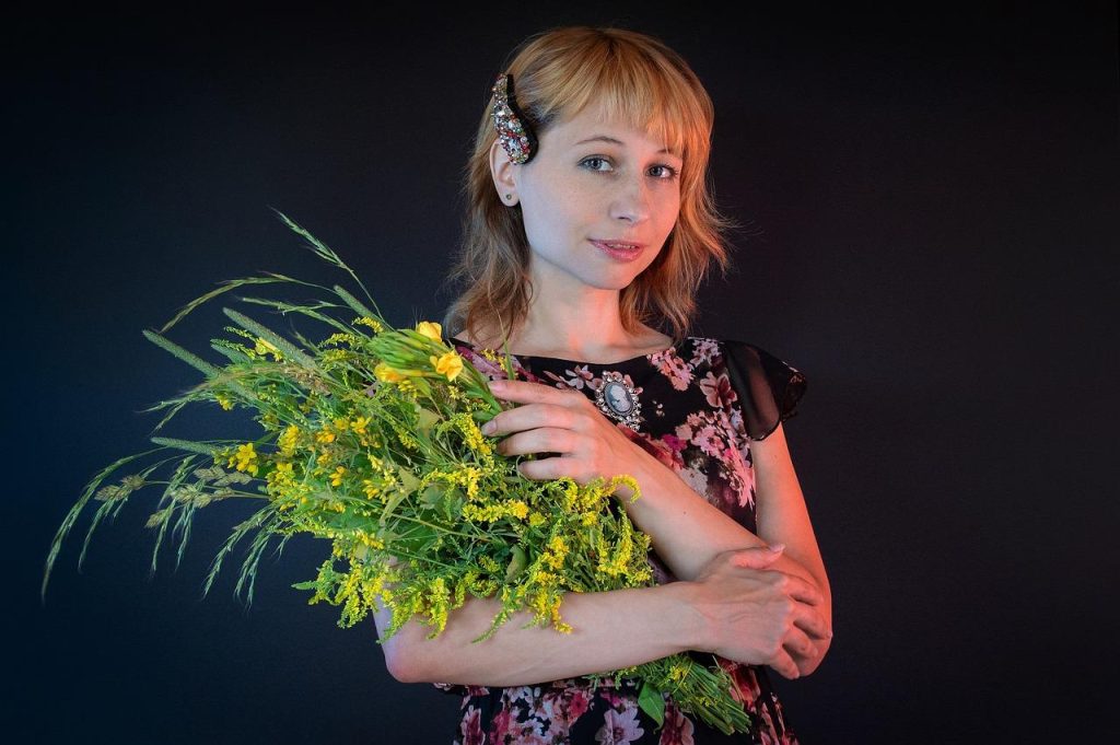 Prachtige bloemstukken van een bloemist in Leiden met verse tulpen, rozen en seizoensbloemen.