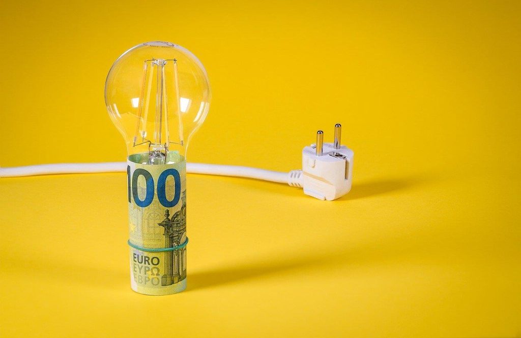 Tijdlijn van de evolutie van piekenergiebeheer, van industriële revolutie tot moderne energieoptimalisatie